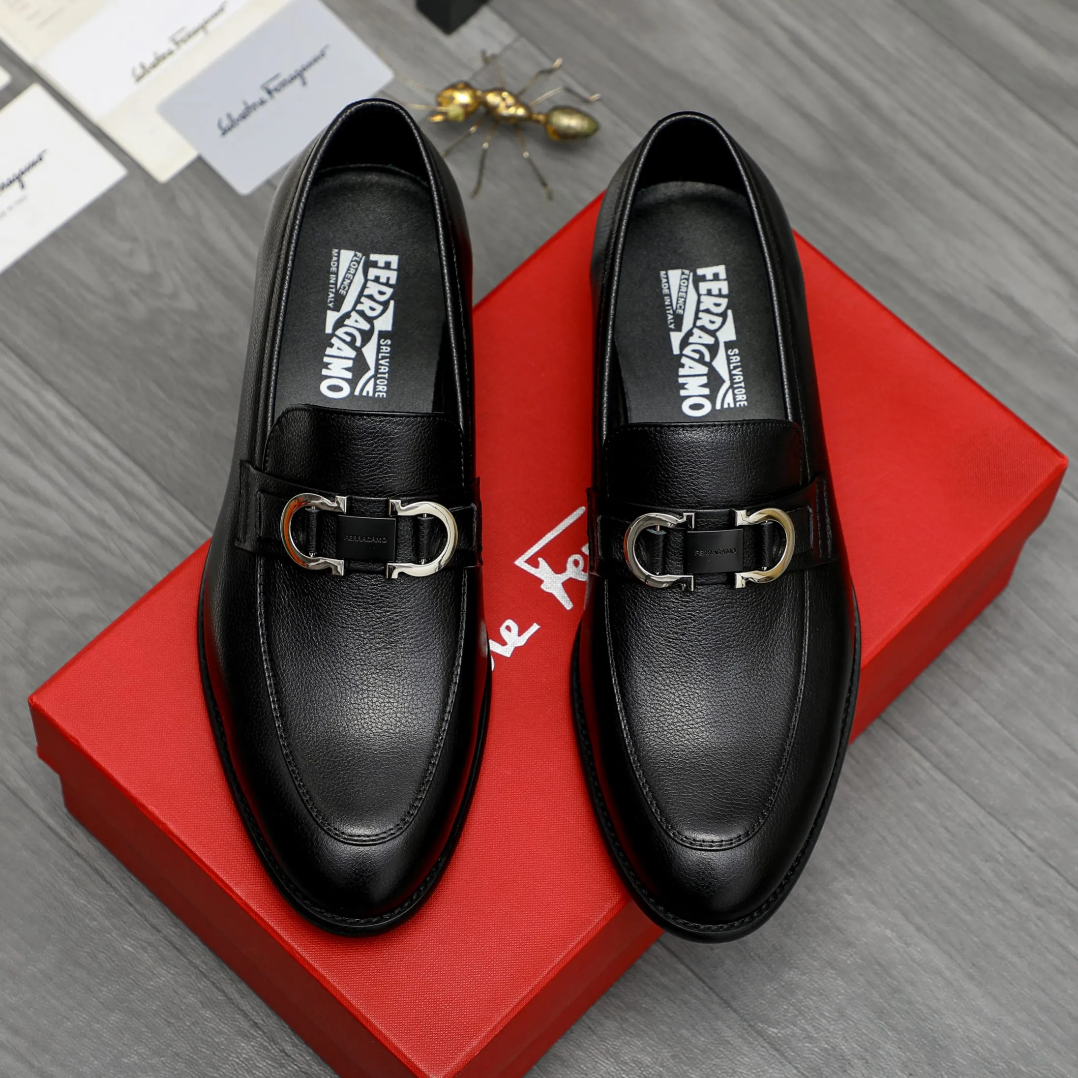 Men's shoes 💰420 Product trademark: Ferragamo " Ferragamo ] Business slip-on leather shoes Regular size: 39-45 (38.46 custom-made, non-refundable) Product materials: Selected high-quality pebbled cowhide upper, sheepskin lining, original rubber outsole